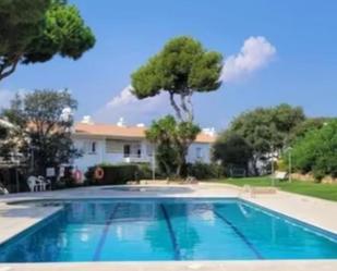 Piscina de Pis de lloguer en Castell-Platja d'Aro amb Aire condicionat, Terrassa i Piscina