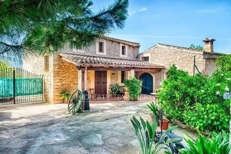 Casa rústica con piscina en venta en Sant Llorenç des Cardassar, imagen 3