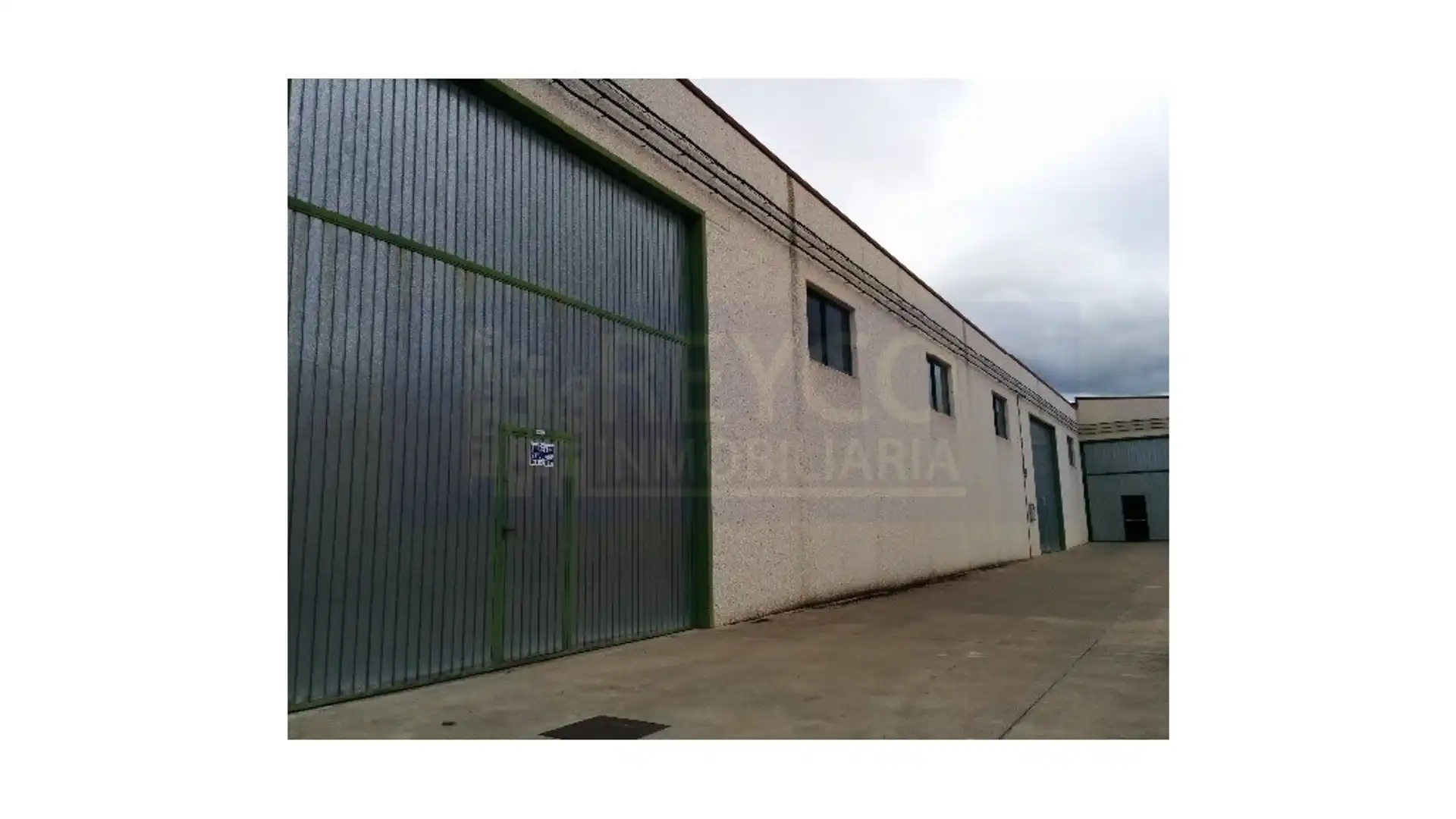 Vista exterior de Nave industrial de alquiler en Nájera