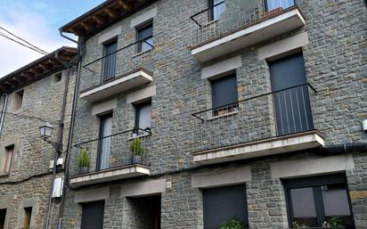 Vista exterior de Dúplex en venda en L'Esquirol amb Terrassa, Moblat i Balcó