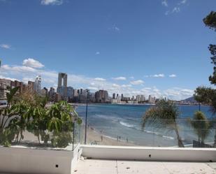 Vista exterior de Dúplex en venda en Benidorm amb Aire condicionat, Calefacció i Jardí privat