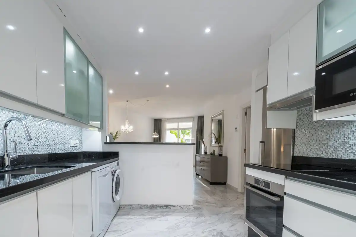 Kitchen of Ground floor for sale in Marbella  with Air Conditioner, Terrace and Storage room