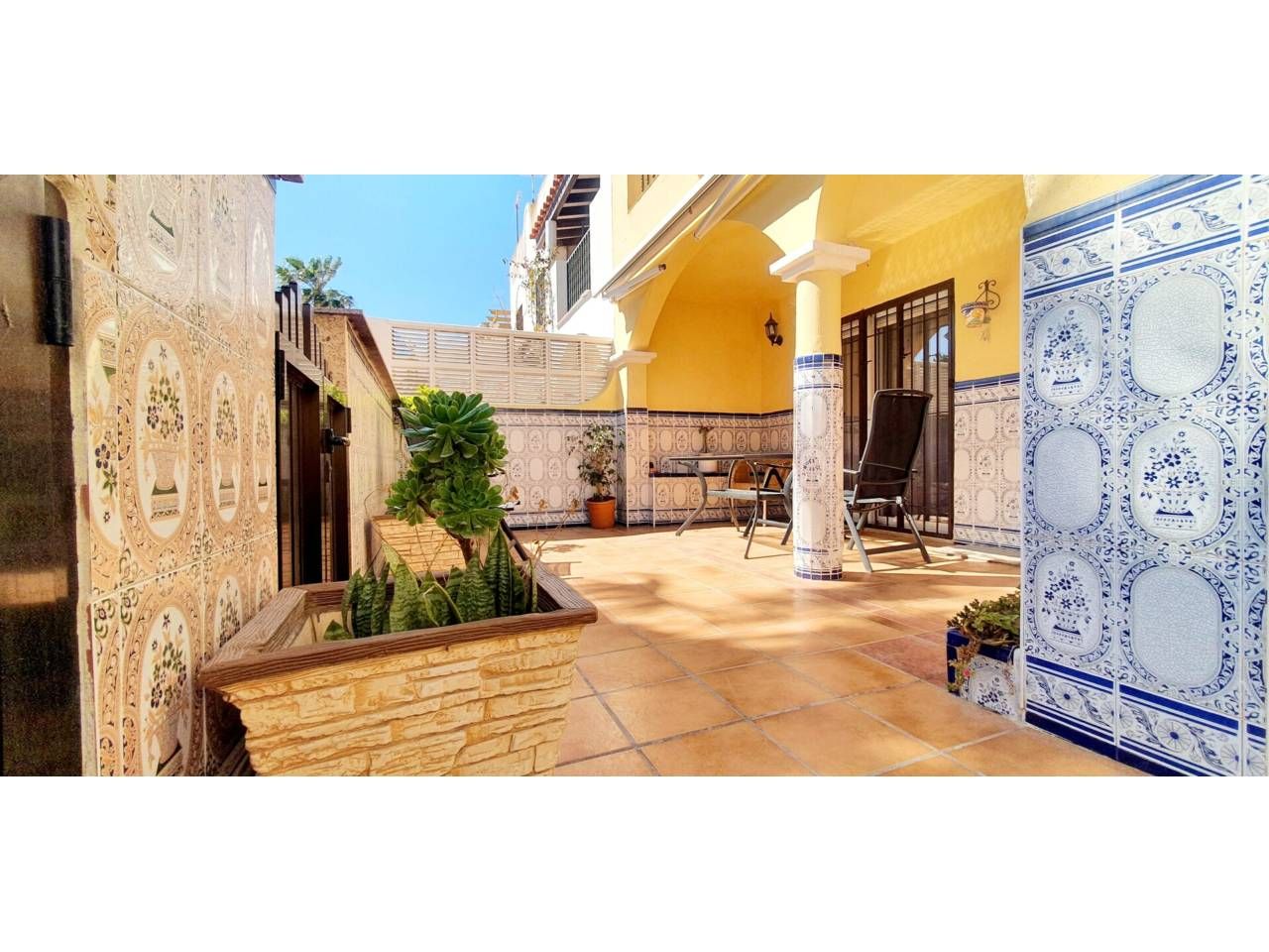 Terraza de Casa adosada en venta en Roquetas de Mar con Terraza, Amueblado y Piscina comunitaria