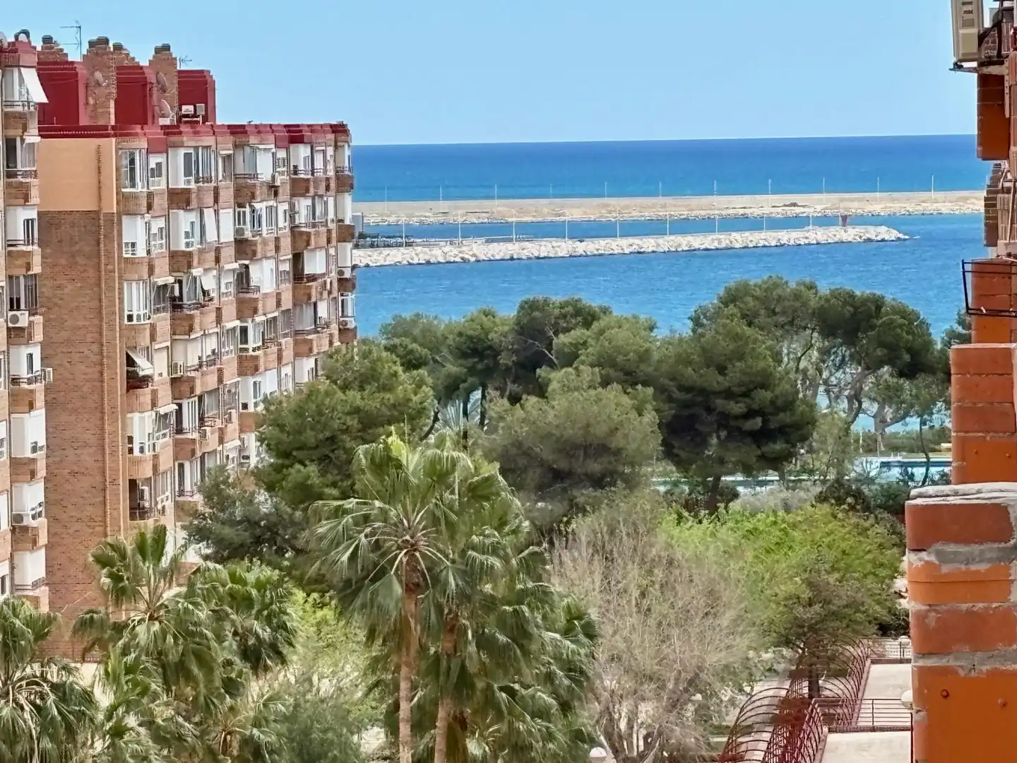 Vista exterior de Pis en venda en Alicante / Alacant amb Calefacció i Piscina comunitària