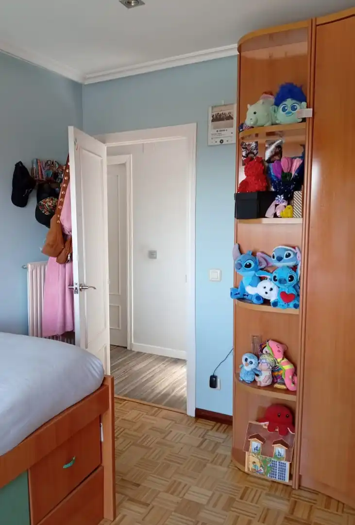 Habitación de Piso en venta en Gijón  con Calefacción, Parquet y Terraza