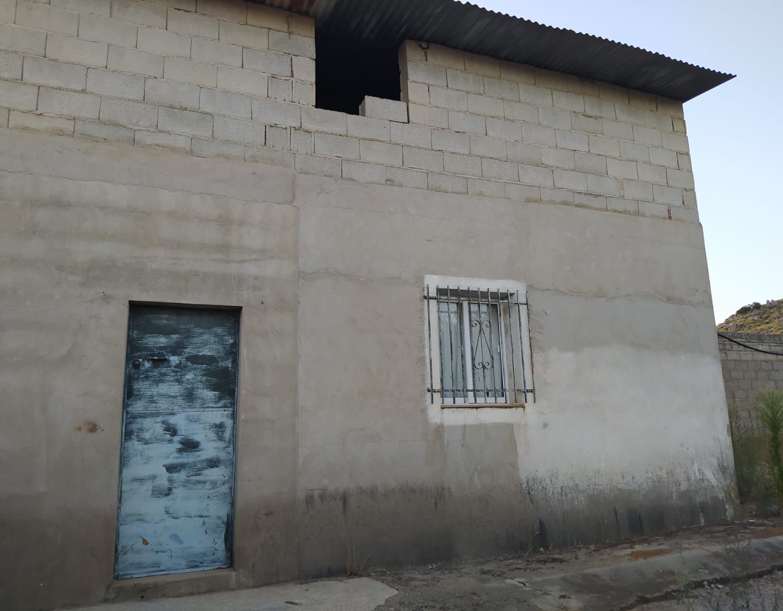 Vista exterior de Casa o chalet en venta en Arroyomolinos (Cáceres) con Jardín privado y Trastero