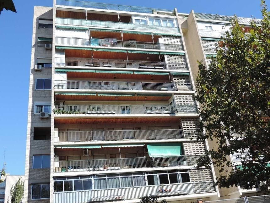 Vista exterior de Pis en venda en Móstoles amb Jardí privat i Terrassa