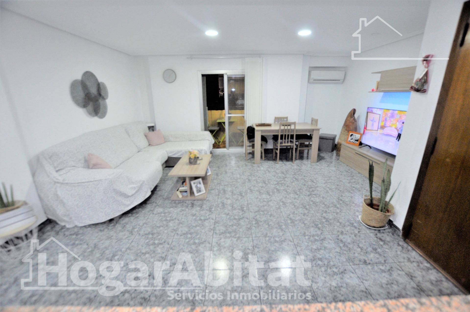 Sala d'estar de Pis en venda en  Valencia Capital amb Aire condicionat, Terrassa i Balcó