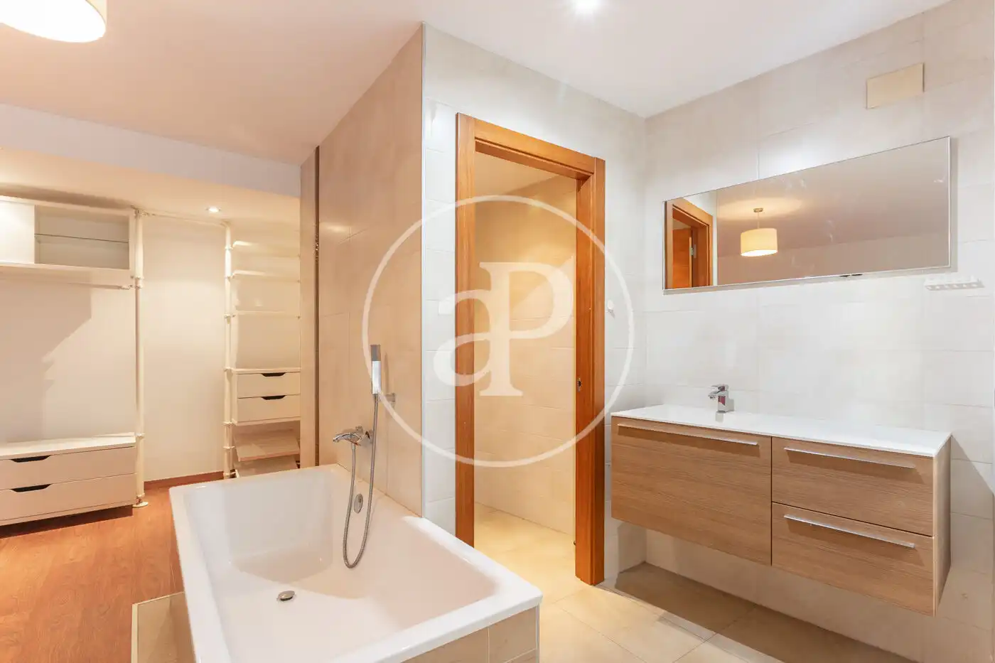 Badezimmer von Wohnung zur Miete in Barcelona mit Heizung und Möbliert