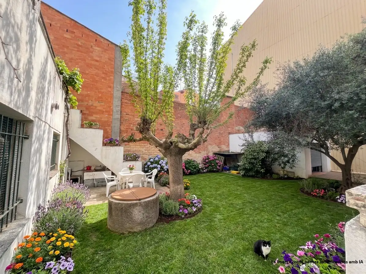 Terrasse von Einfamilien-Reihenhaus zum Verkauf in Girona Capital mit Heizung, Privatgarten und Terrasse
