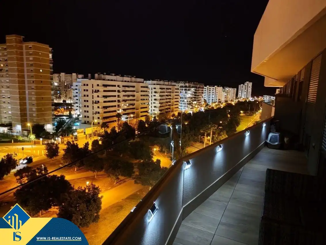 Vista exterior de Piso en venta en Alicante / Alacant con Terraza, Amueblado y Piscina comunitaria