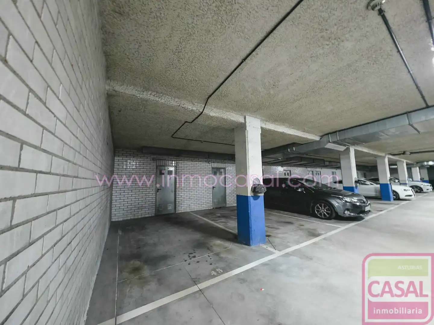 Parking de Piso en venta en Oviedo  con Calefacción, Terraza y Trastero