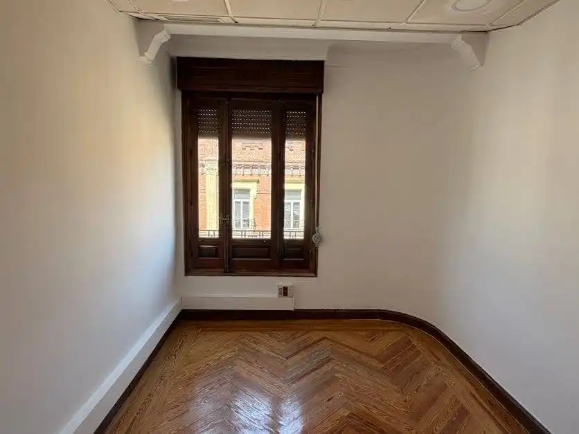 Habitación de Oficina de alquiler en Madrid con Calefacción y Internet