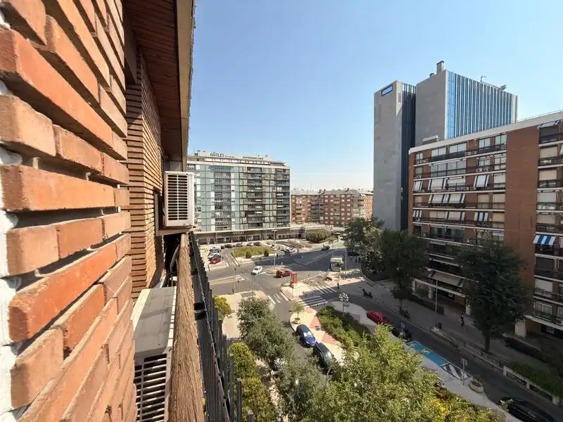 Vista exterior de Pis en venda en Madrid amb Aire condicionat, Calefacció i Terrassa