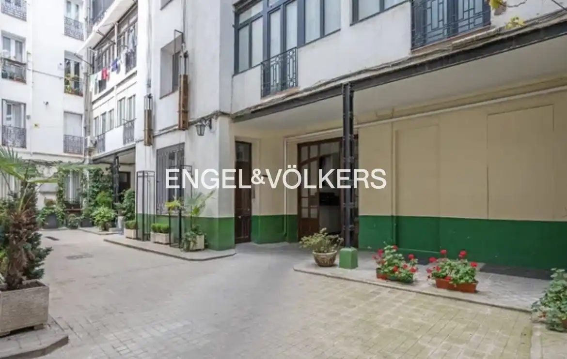Außenansicht von Wohnung zum Verkauf in Madrid mit Klimaanlage und Heizung
