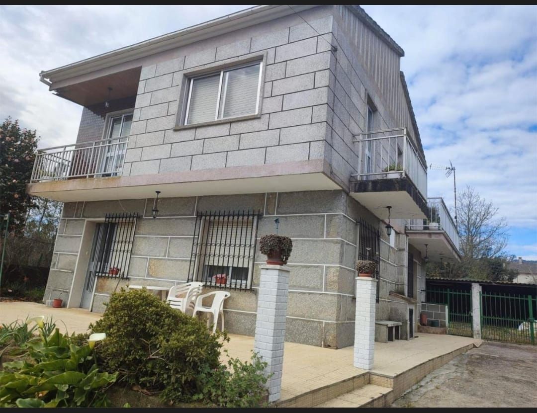 Vista exterior de Casa o chalet en venta en Ourense Capital  con Calefacción, Terraza y Trastero