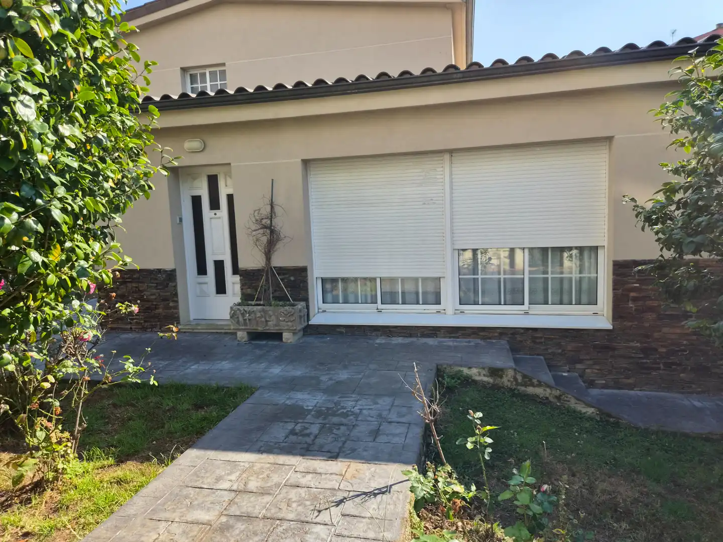 Vista exterior de Casa o chalet en venta en Oleiros con Calefacción, Jardín privado y Parquet