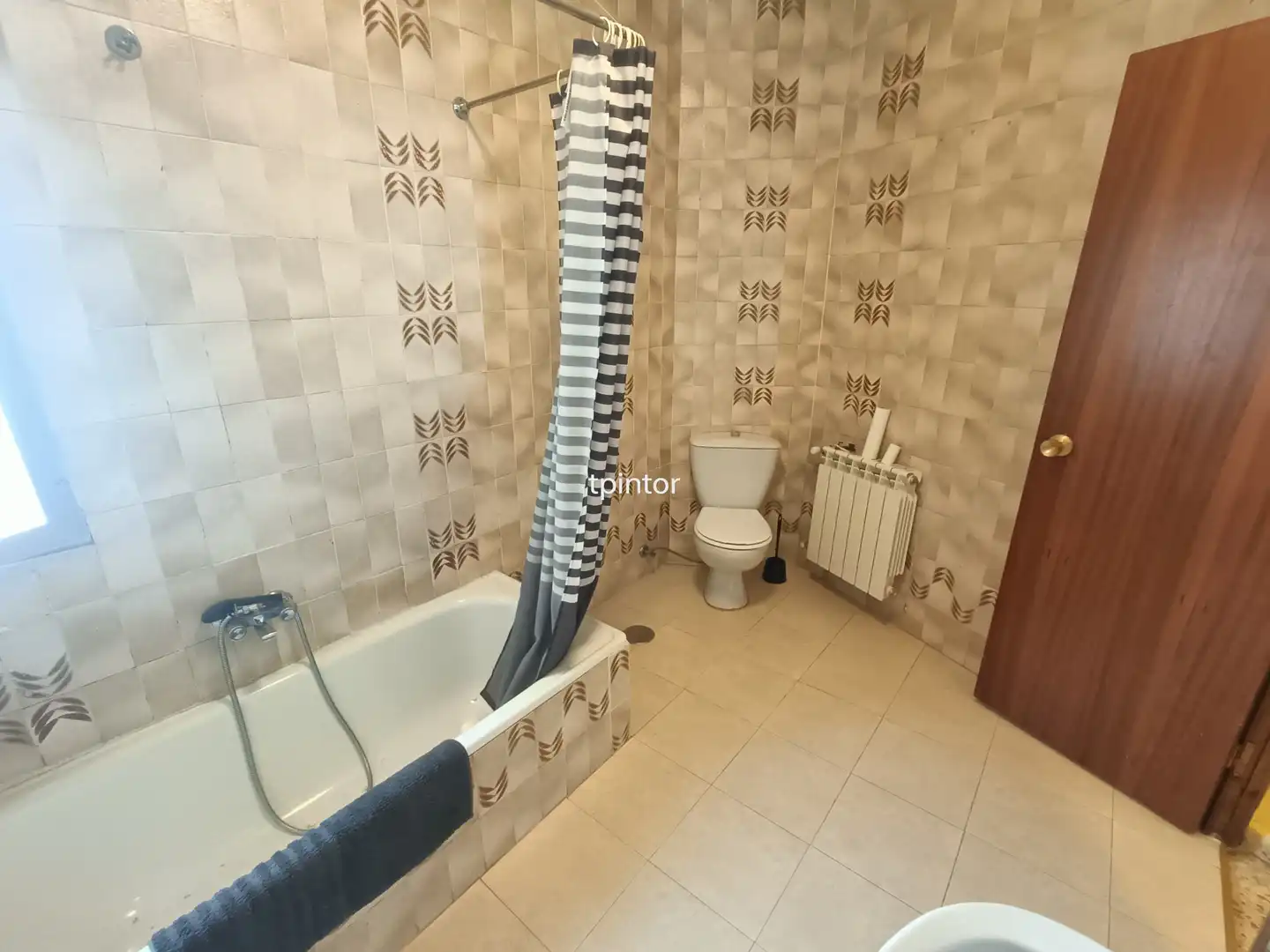 Badezimmer von Wohnung zum Verkauf in Plasencia mit Klimaanlage, Heizung und Parkett