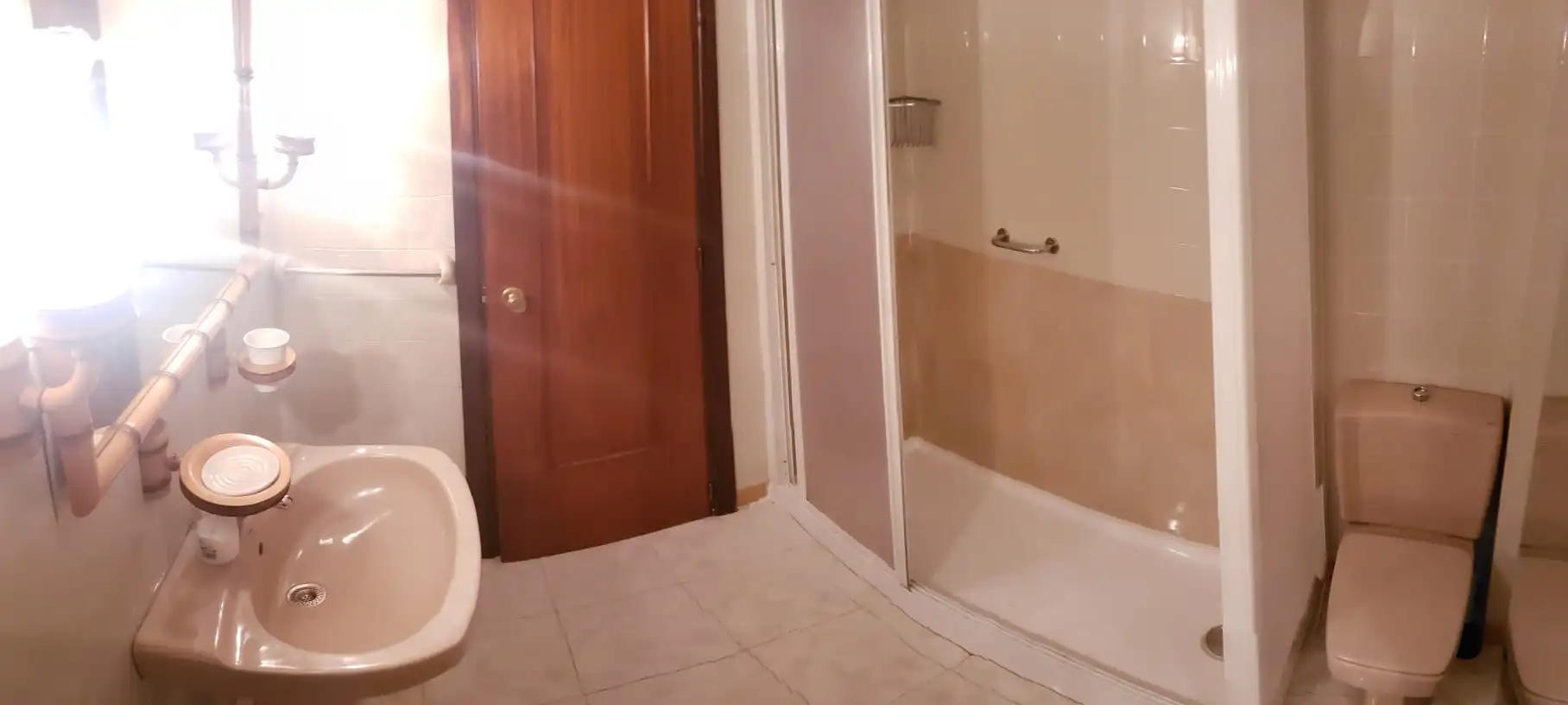 Baño de Piso de alquiler en Cáceres con Calefacción, Terraza y Amueblado