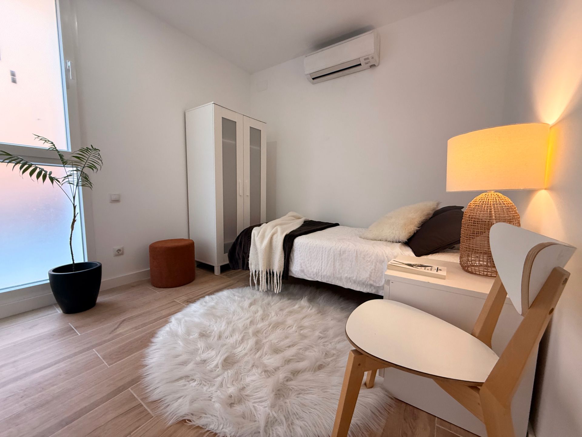 Dormitori de Pis de lloguer en  Madrid Capital amb Aire condicionat, Calefacció i Moblat