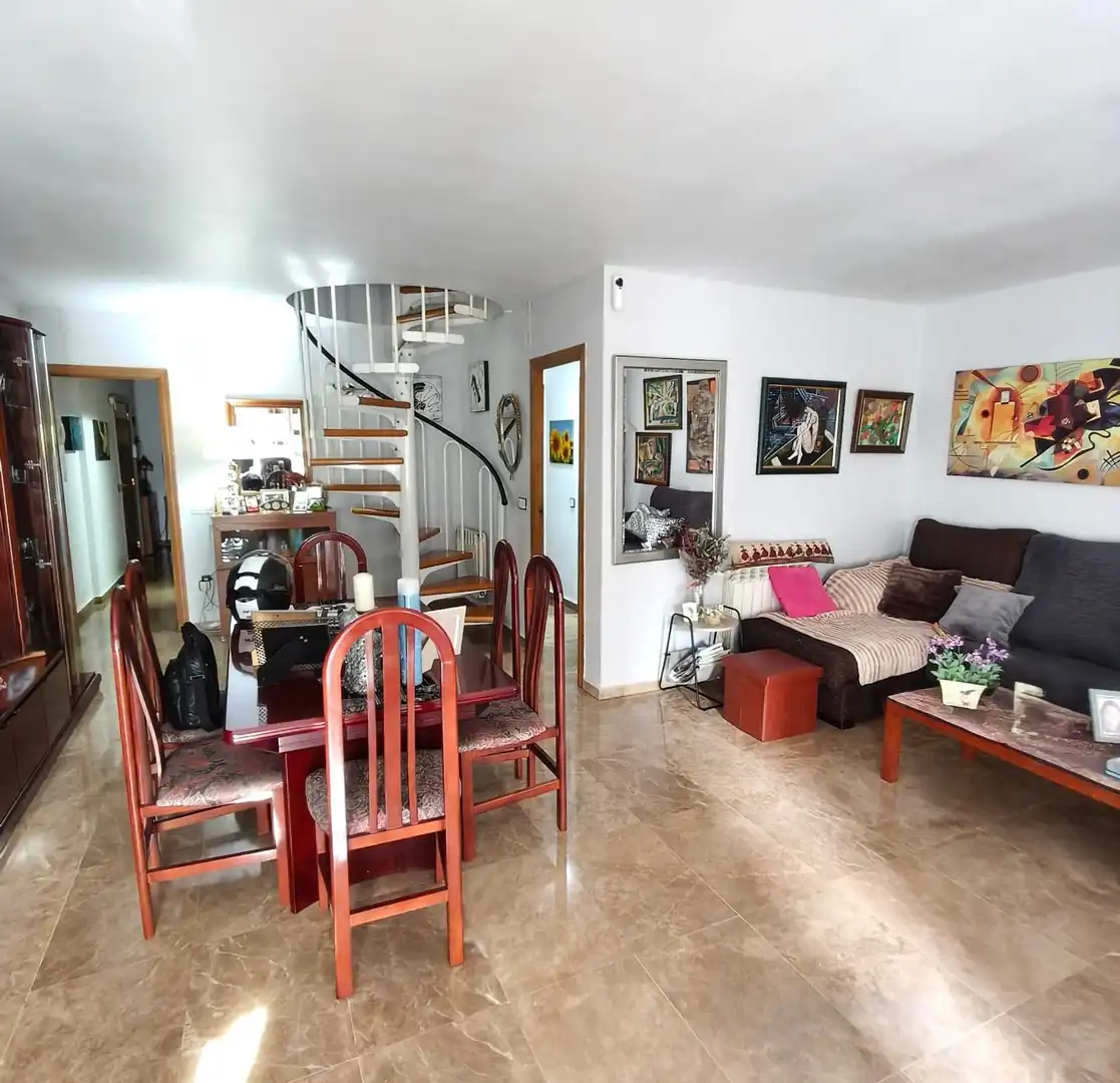 Wohnzimmer von Maisonette zum Verkauf in L'Hospitalet de Llobregat mit Klimaanlage, Heizung und Balkon