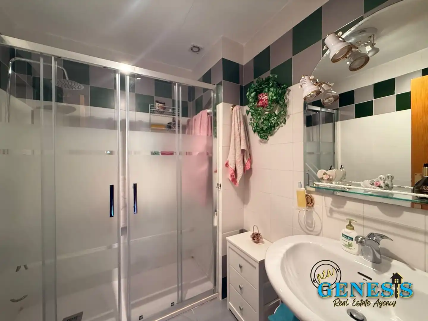 Baño de Ático en venta en Orihuela con Aire acondicionado, Terraza y Amueblado