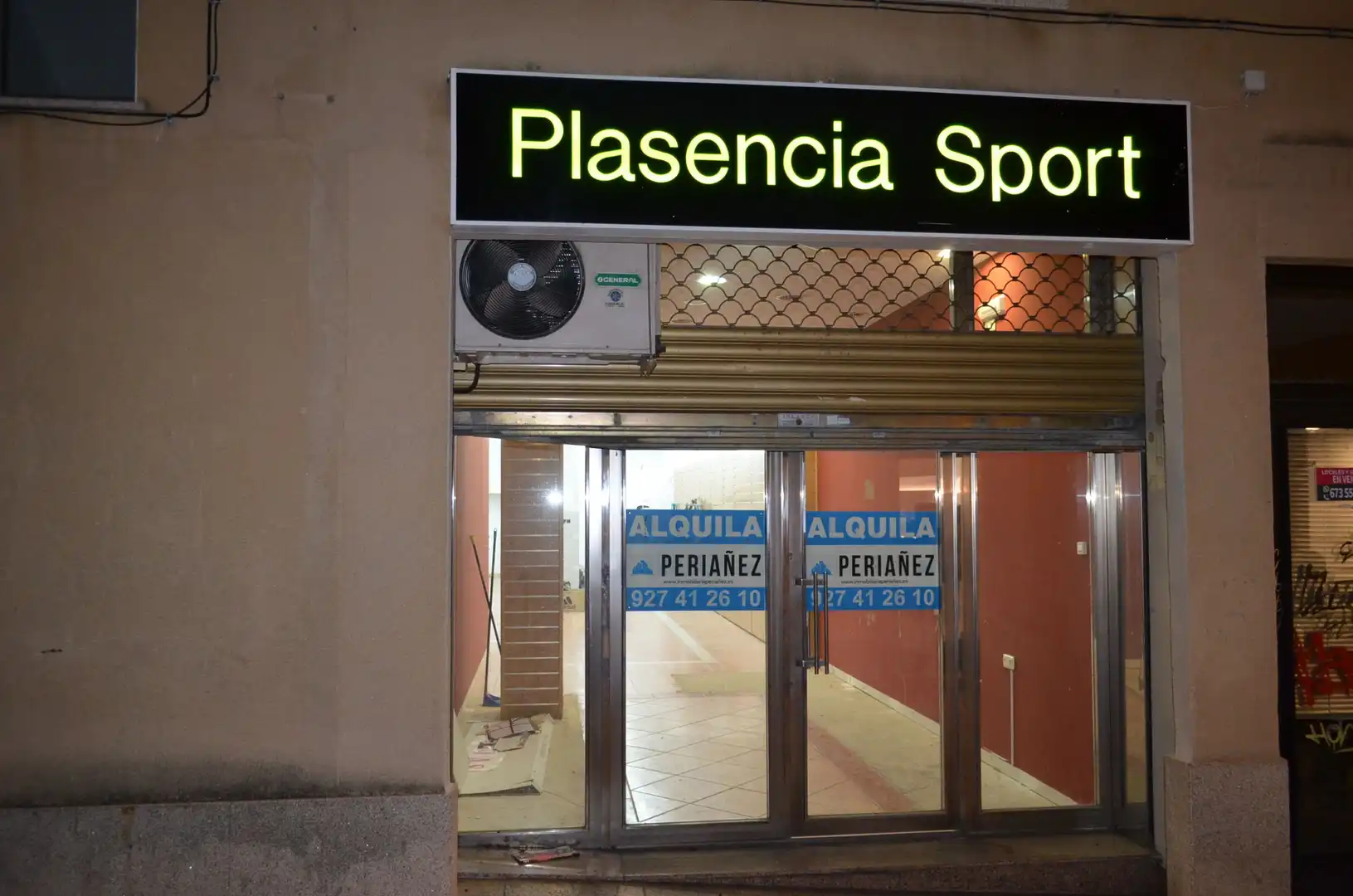 Locale commerciale in affitto a Calle Rey 21