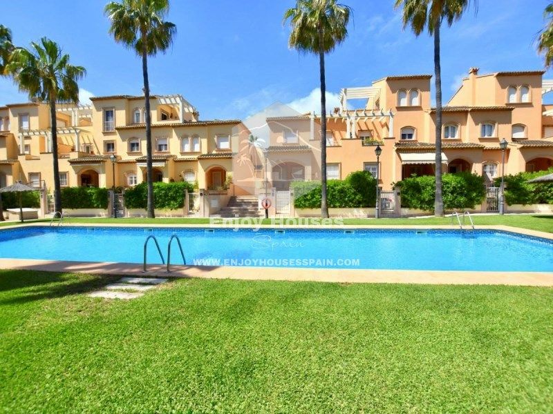 Vista exterior de Casa adosada en venta en Jávea / Xàbia