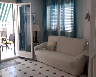 Sala d'estar de Apartament de lloguer en Cambrils amb Aire condicionat, Terrassa i Piscina