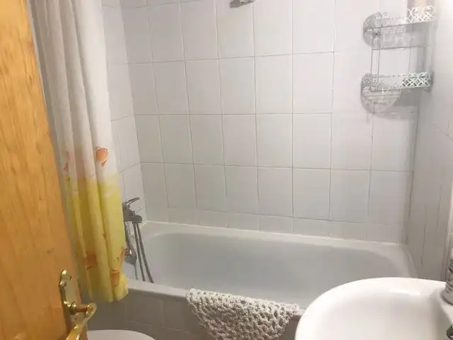 Bany de Pis en venda en Córdoba amb Aire condicionat