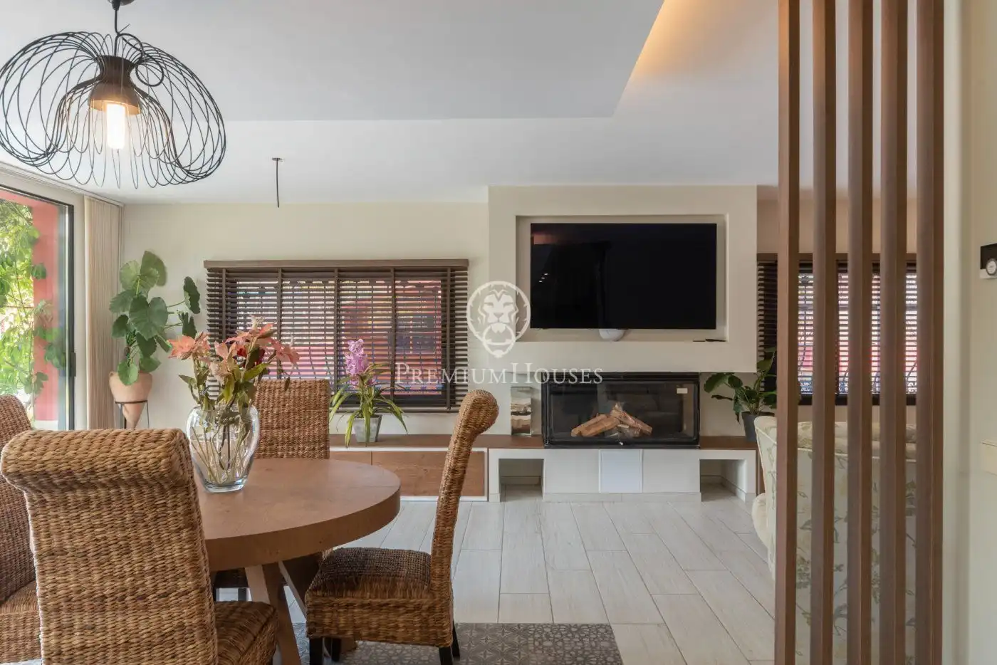Living room of Houses for sale in Vilanova i la Geltrú  with Air Conditioner, Heating and Private garden