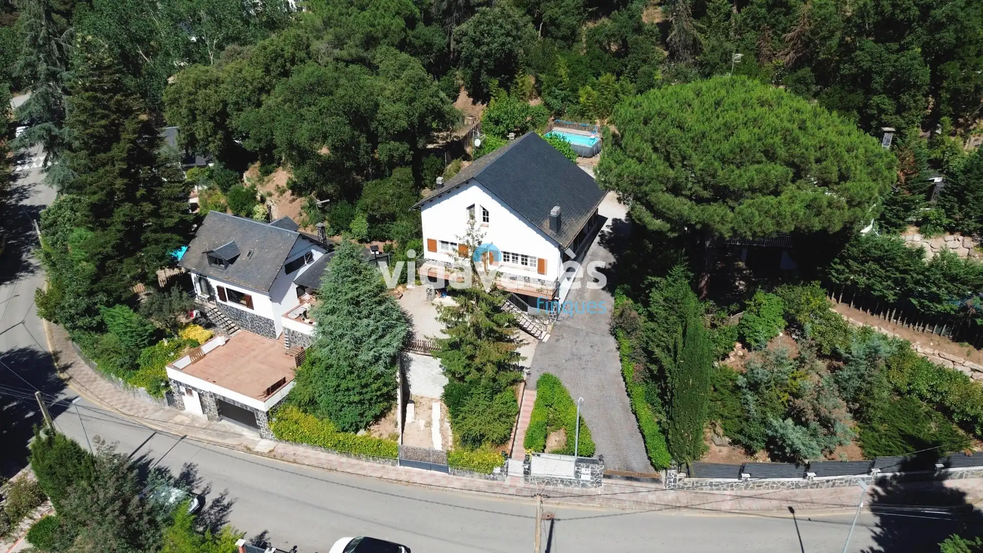 Vista exterior de Casa o xalet en venda en Vallgorguina amb Aire condicionat, Calefacció i Jardí privat