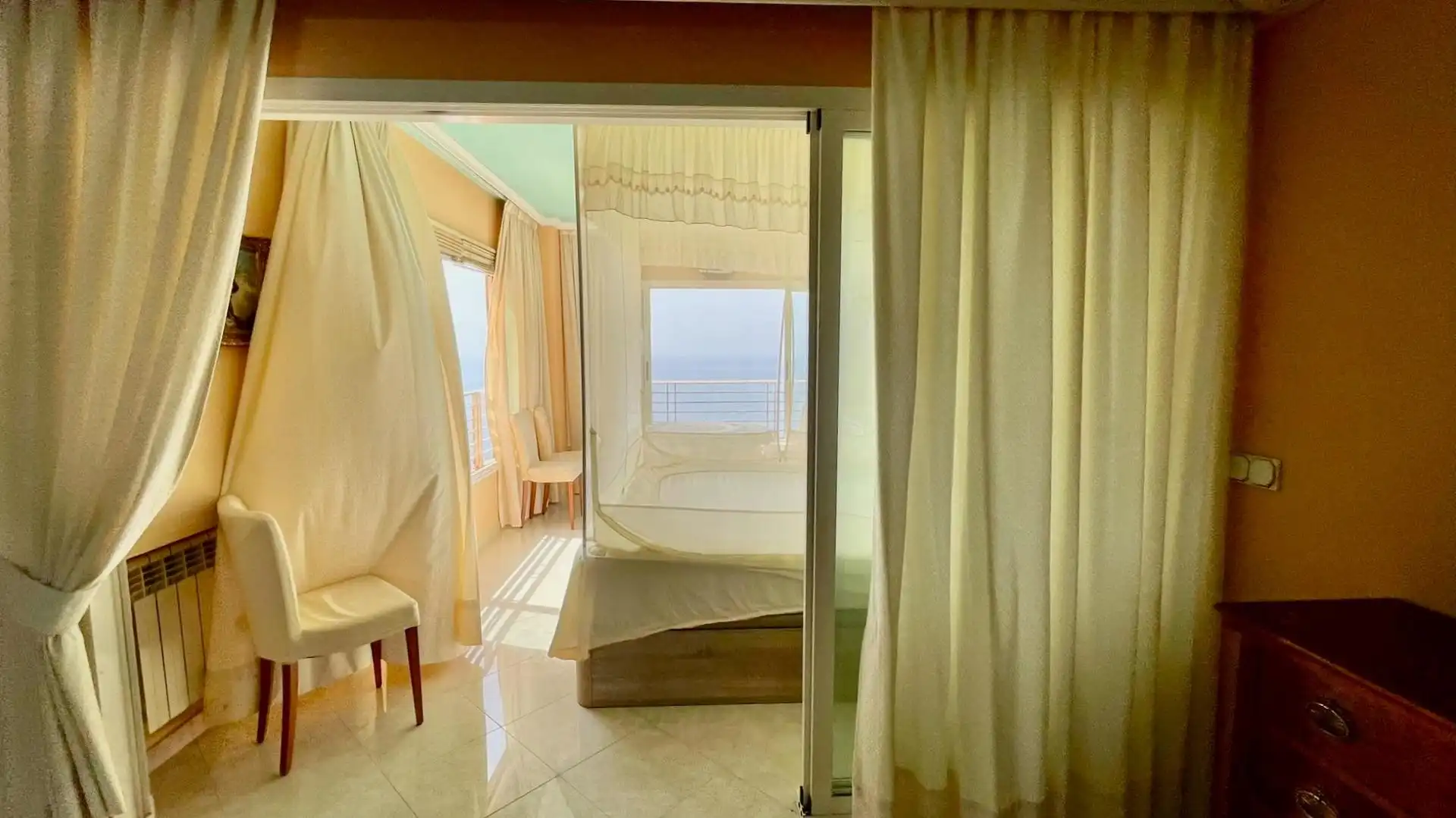 Schlafzimmer von Dachboden zum Verkauf in Finestrat mit Klimaanlage, Privatgarten und Gemeinschaftspool