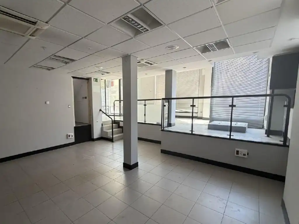 Local comercial en venta en Avenida Toreros 7