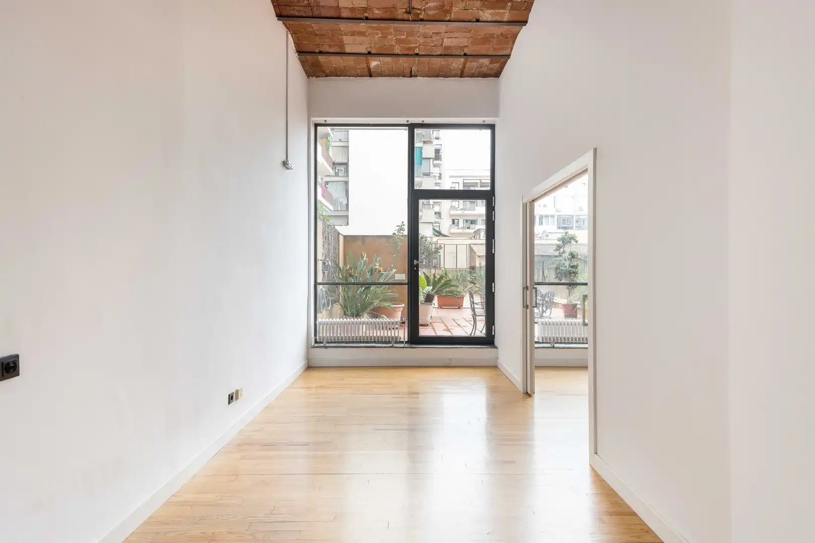 Büro zum Verkauf in Barcelona mit Klimaanlage und Terrasse