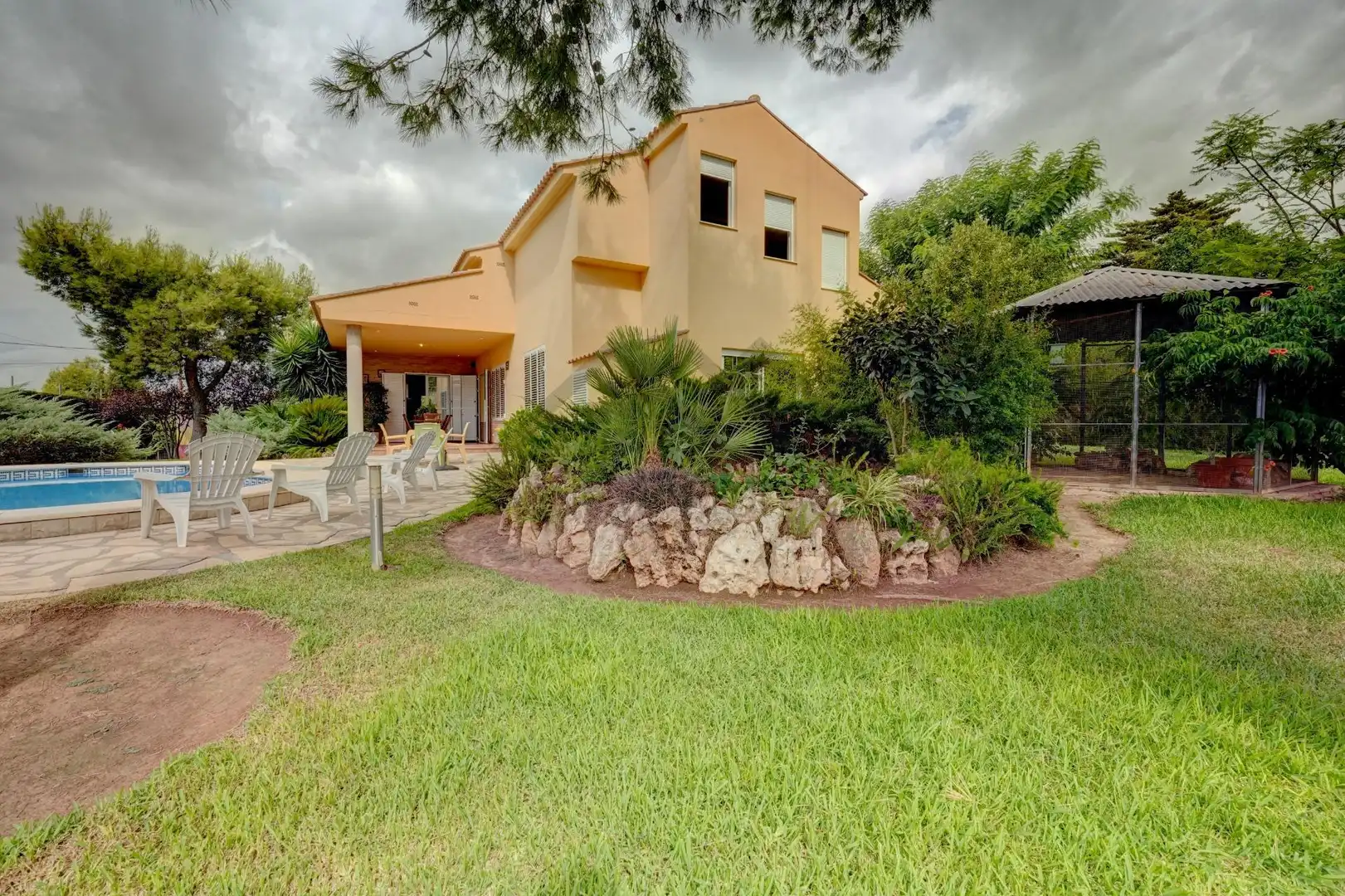 Exterior view of Houses for sale in La Pobla de Vallbona  with Heating, Private garden and Terrace