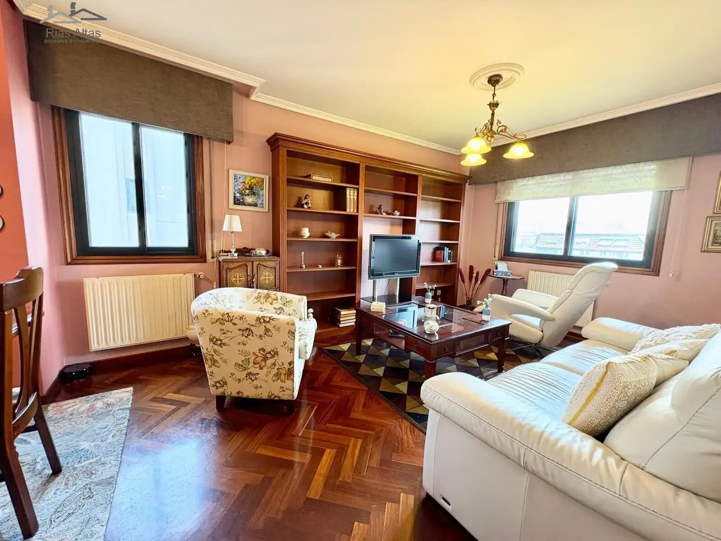 Sala d'estar de Dúplex en venda en A Coruña Capital  amb Calefacció, Parquet i Traster
