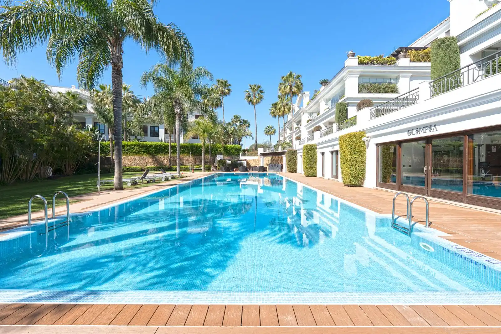 Exterior view of Flat for sale in Estepona  with Air Conditioner, Terrace and Storage room
