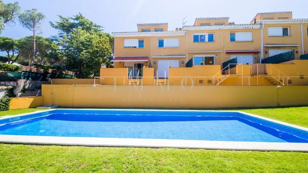 Jardín de Casa adosada en venta en Castell d'Aro, Platja d'Aro i s'Agaró con Amueblado