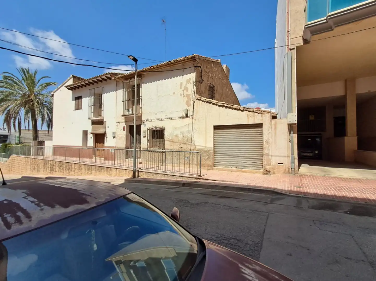 Casa rústica amb jardí en venda a Pueblo - Urbanizaciones