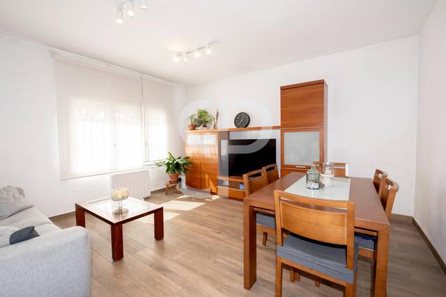 Casa-chalet en Venta en Plaça de Gaziel en Tueda