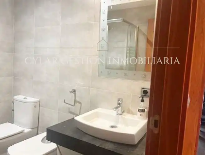 Baño de Piso de alquiler en Salamanca con Calefacción, Parquet y Amueblado