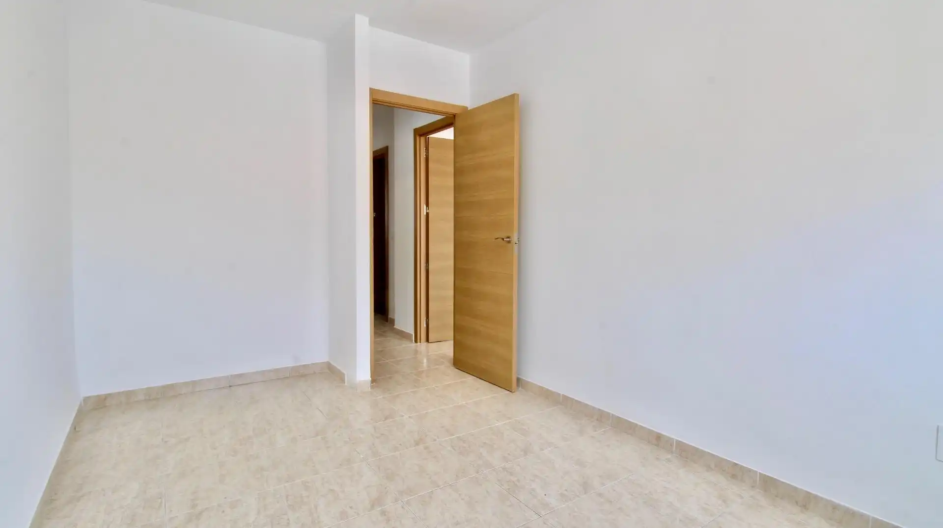 Piso en venta en Roquetas de Mar con Jardín privado, Terraza y Piscina comunitaria