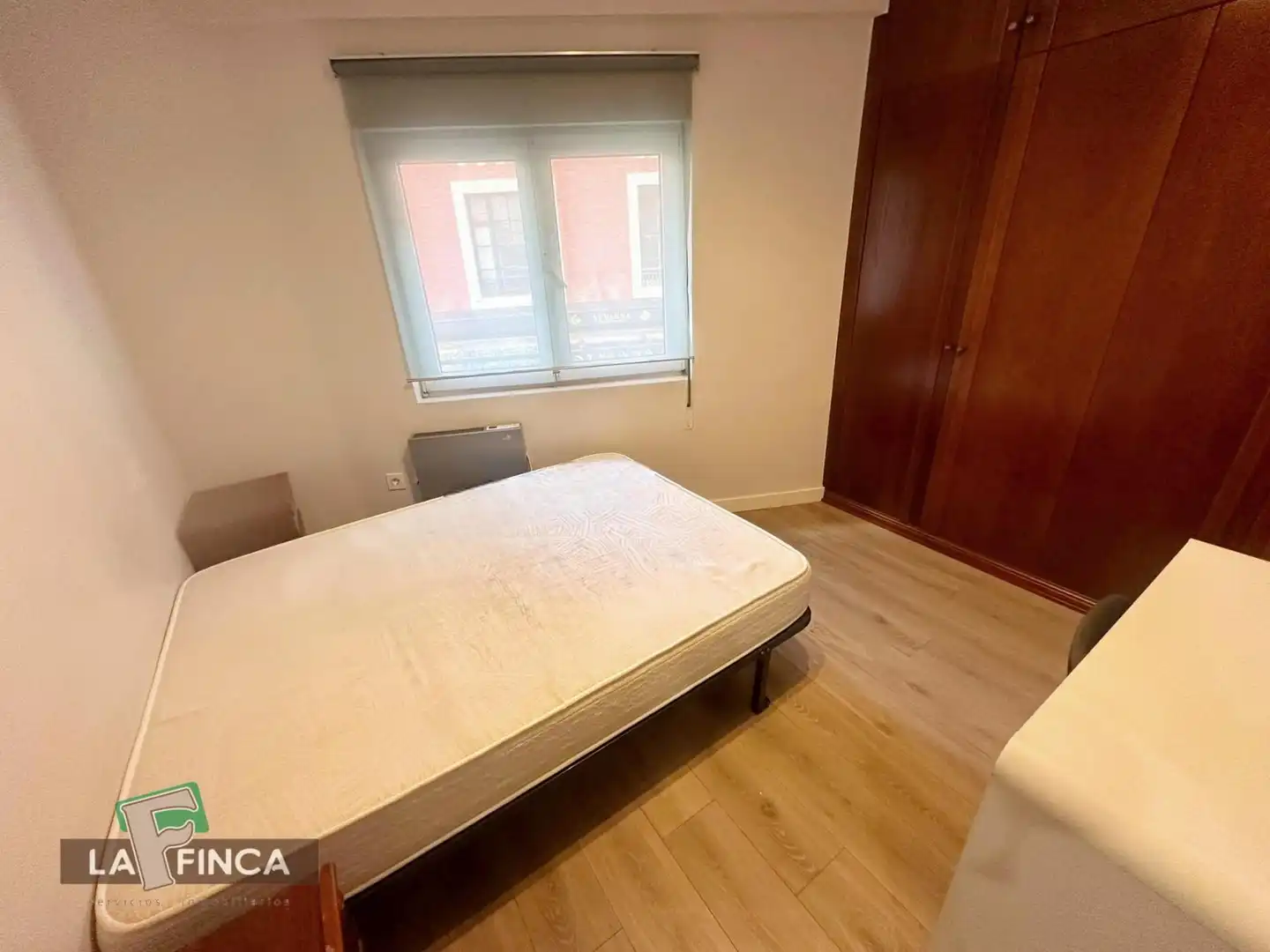 Habitación de Piso en venta en Oviedo  con Calefacción y Trastero