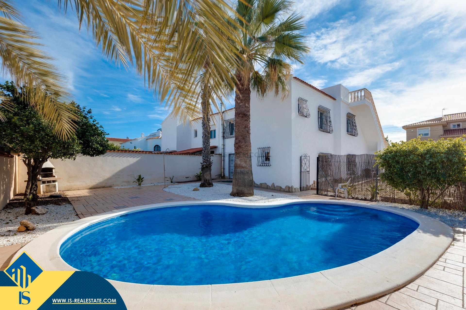 Piscina de Casa o xalet en venda en Torrevieja amb Jardí privat, Terrassa i Piscina