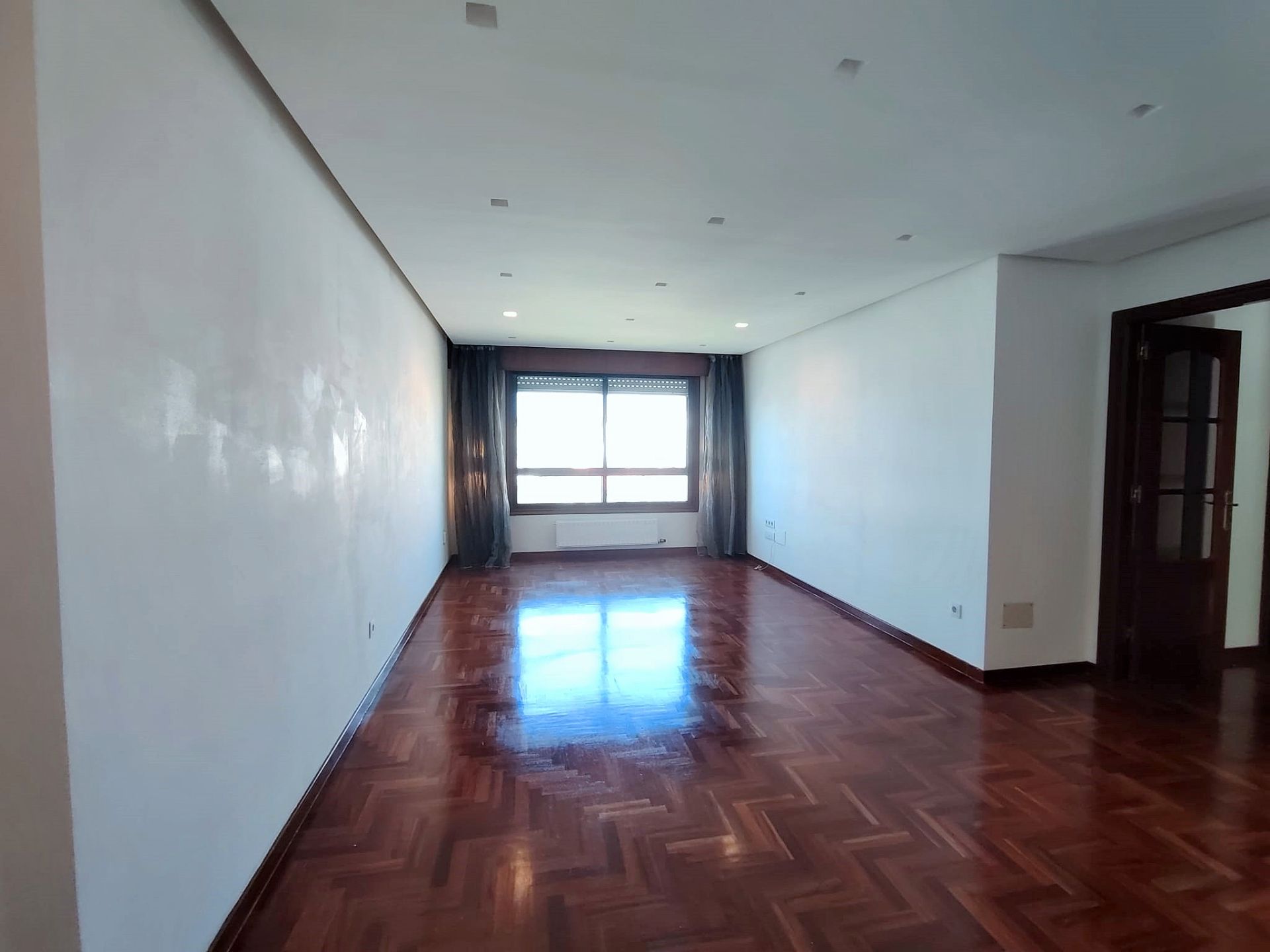 Sala d'estar de Pis de lloguer en Vigo  amb Calefacció, Parquet i Forn