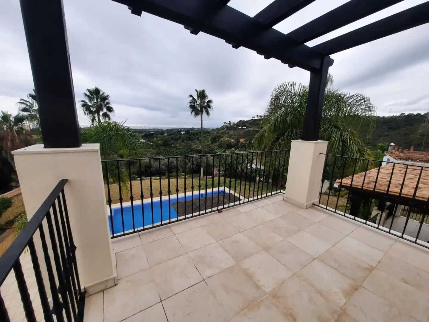Detached house with pool for sale in Selwo, imagen 41