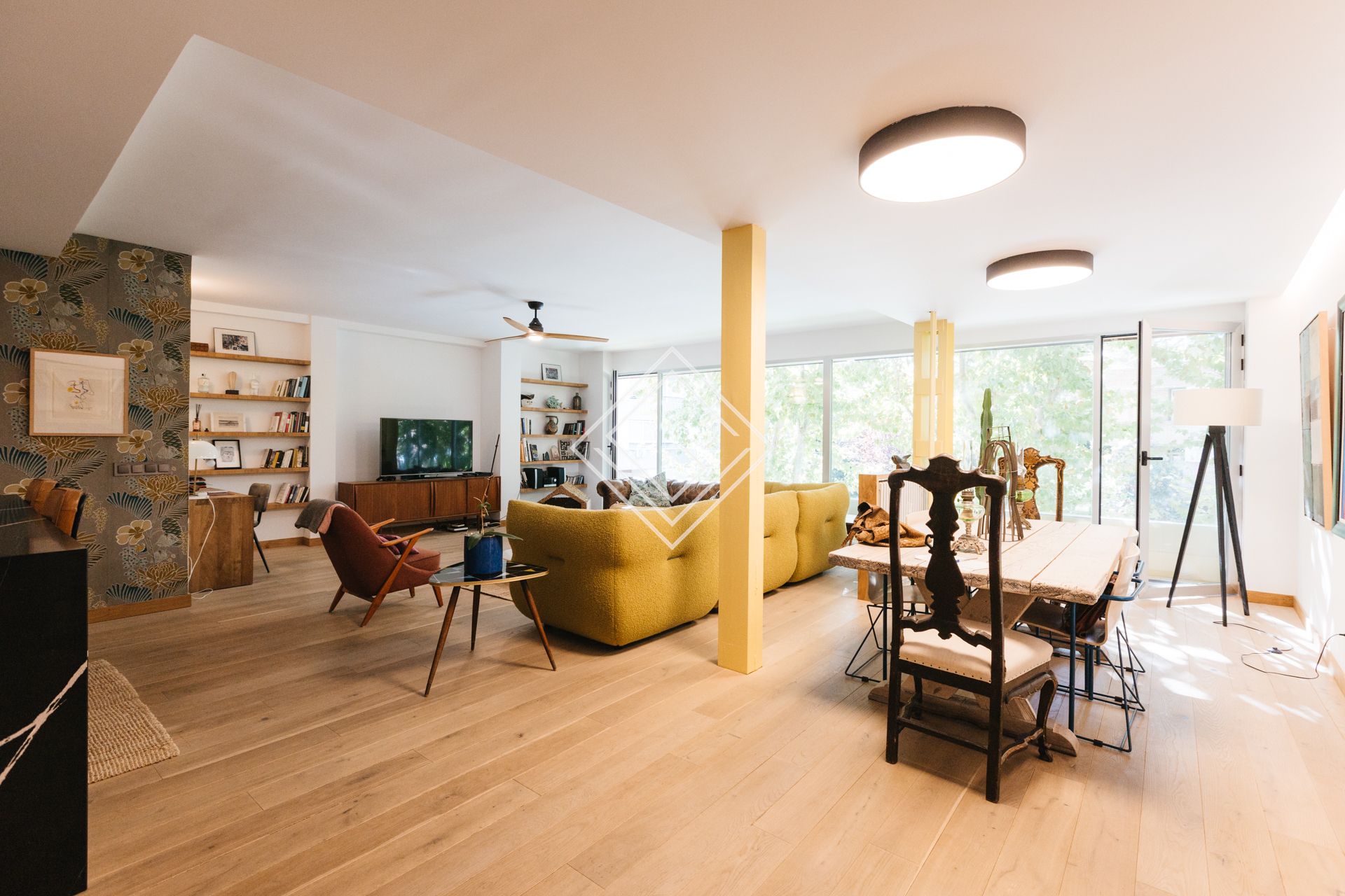 Living room of Flat for sale in  Madrid Capital  with Heating, Terrace and Community pool