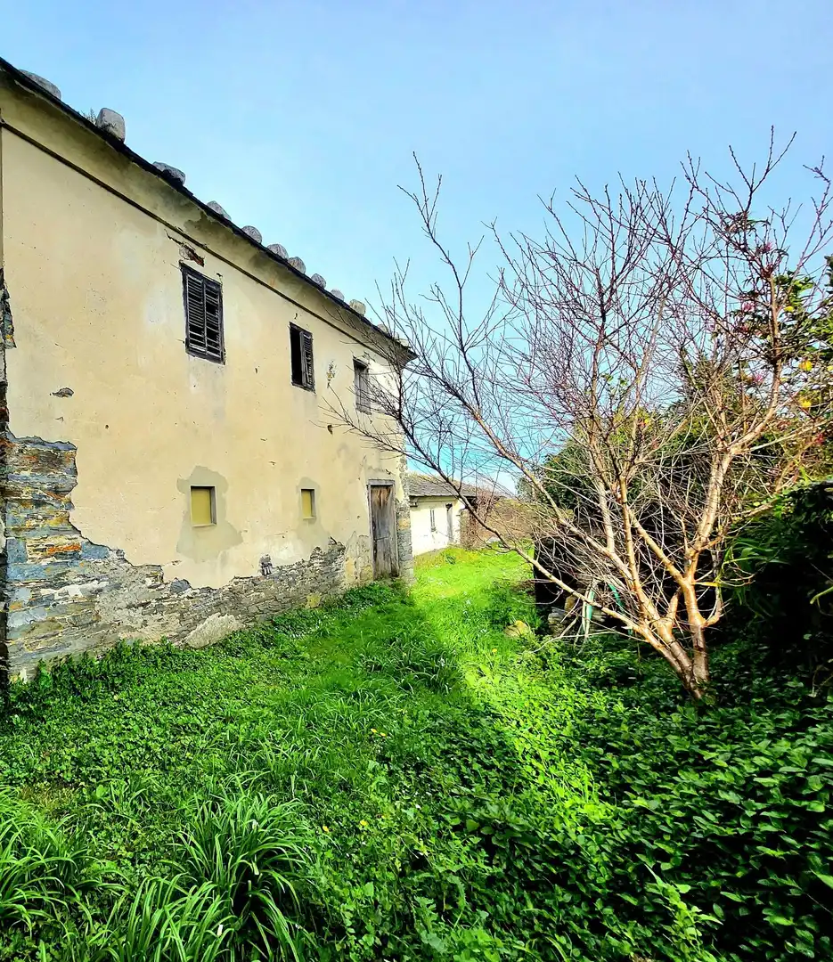 Country house zum Verkauf in Coaña mit Privatgarten, Abstellraum und Balkon