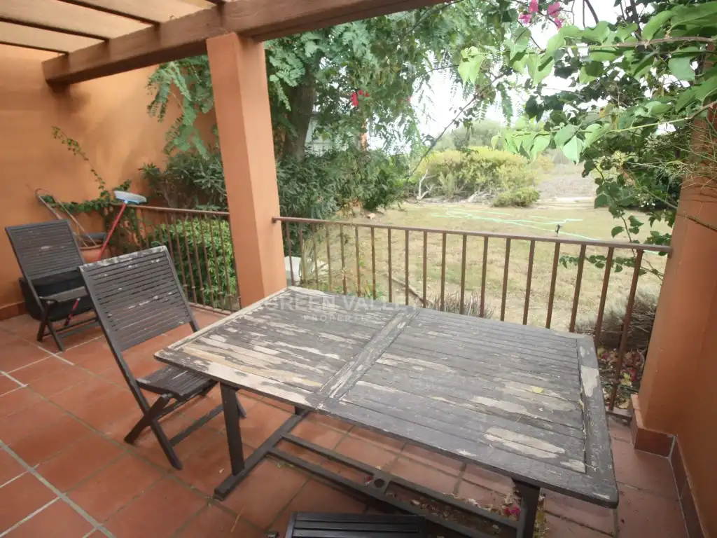 Garten von Erdgeschoss zum Verkauf in La Alcaidesa mit Klimaanlage, Terrasse und Schwimmbad